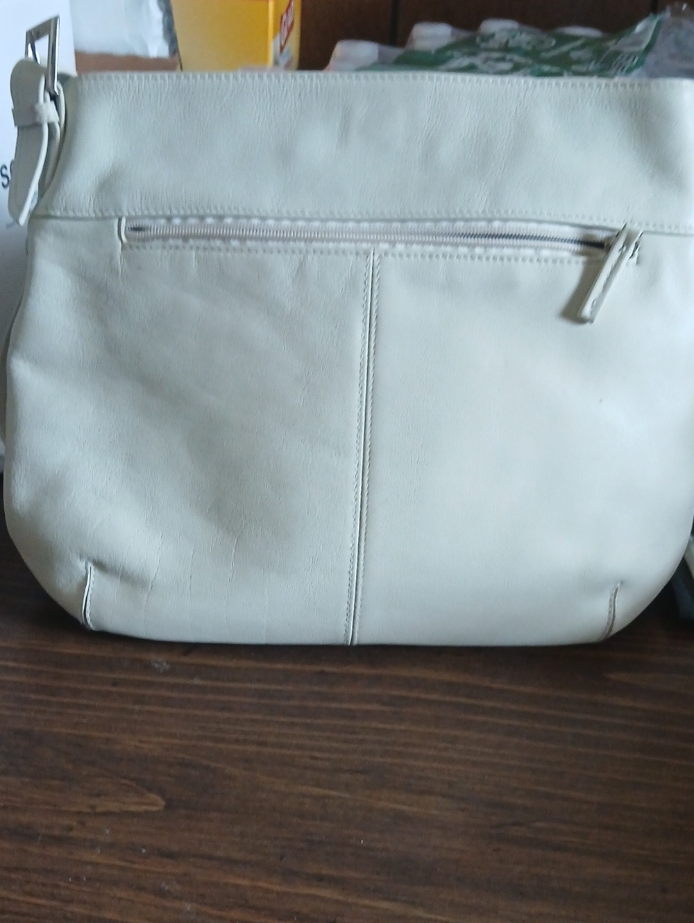Tignanello Women's Cream Leather Shoulder Bag - Classic Everyday Style